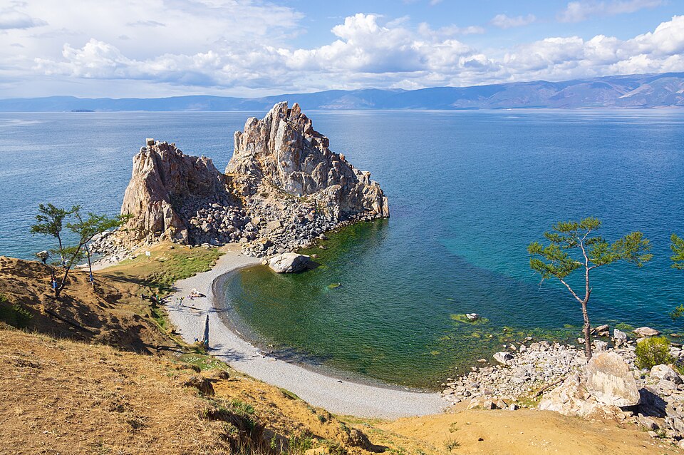 Мыс Бурхан, скала Шаманка