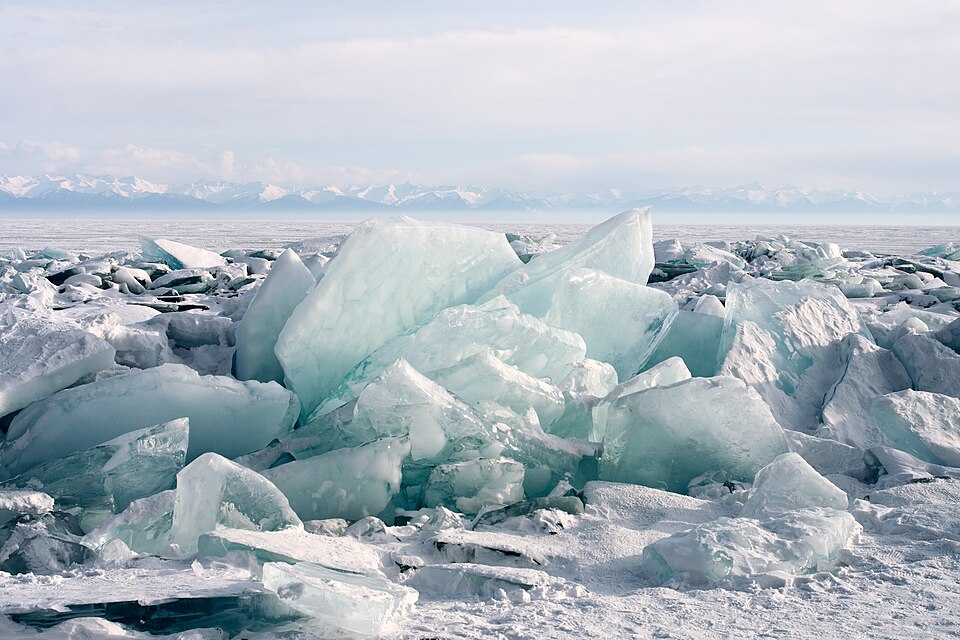 Торосы у Листвянки / Ice hummocks Listvyanka